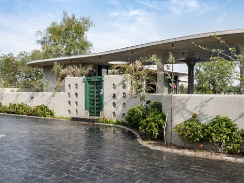 The Veranda House / Studio Espaazo