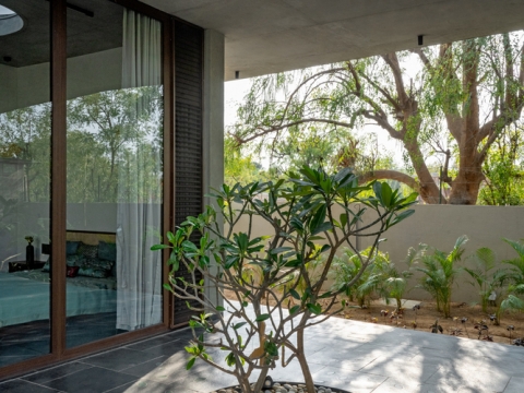 The Veranda House / Studio Espaazo