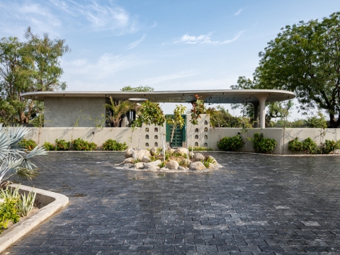 The Veranda House / Studio Espaazo