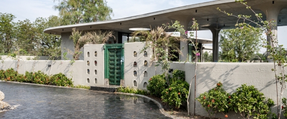 The Veranda House / Studio Espaazo